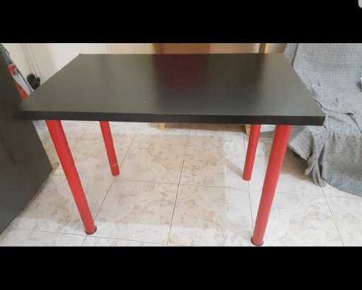 Table with removable Red Legs