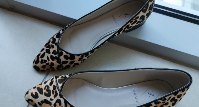 Lazzarini Leopard Print Shoes  size 39