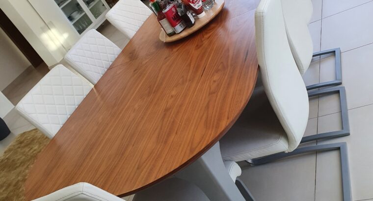 Extendable 8 seater dining table